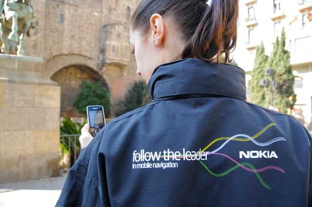 The new Nokia 6210 Navigator demo on foot